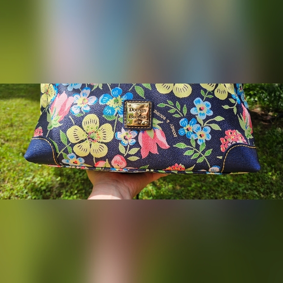 Dooney & Bourke Large Satchel EUC - Picture 15 of 16